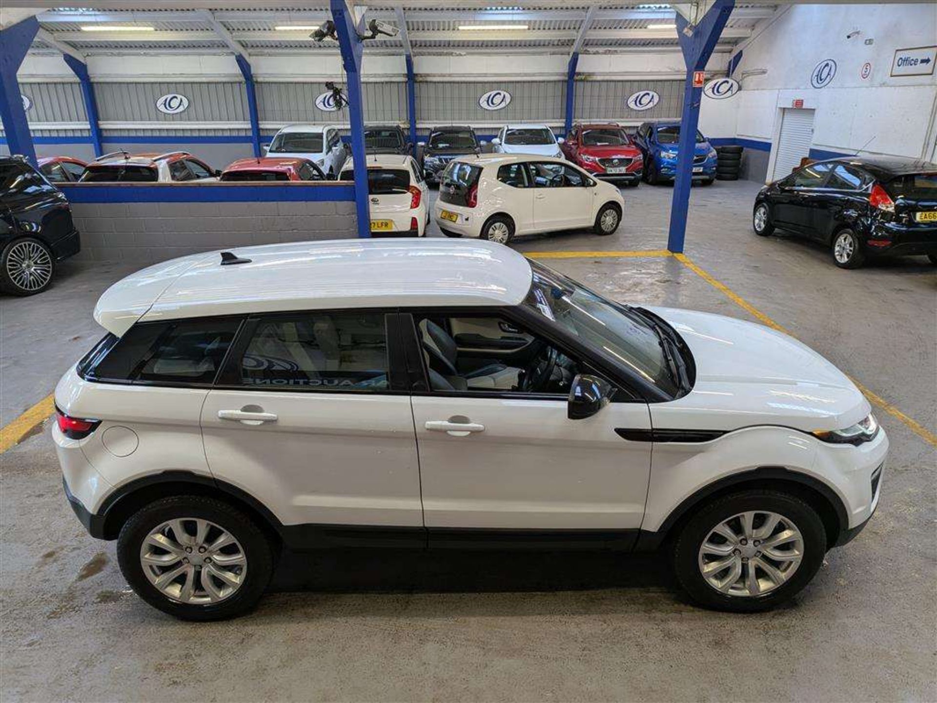 2015 LAND ROVER RANGE ROVER EVOQUE SE TEC - Image 46 of 47