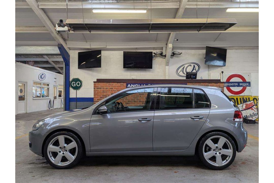 2009 VOLKSWAGEN GOLF GT TDI 140 S-A - Image 2 of 30
