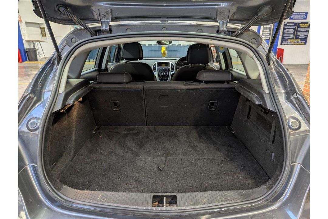 2010 VAUXHALL ASTRA SRI CDTI 108 - Image 8 of 30