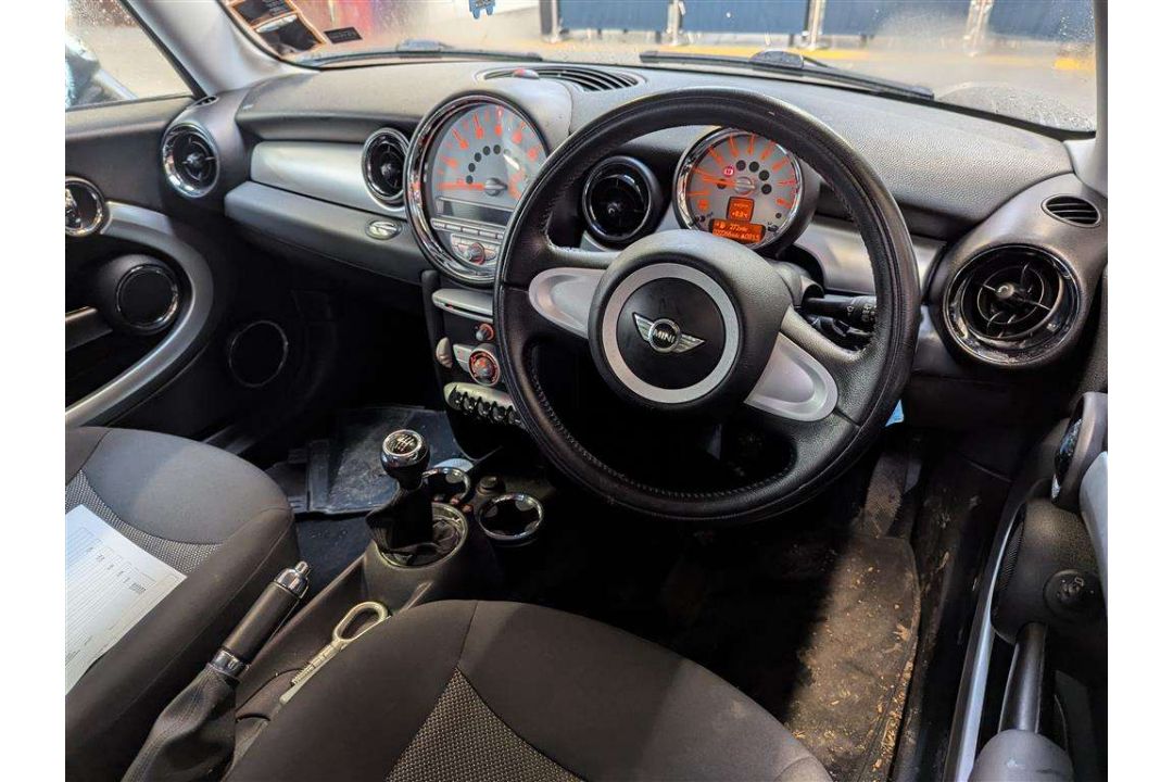 2009 MINI COOPER - Image 7 of 49