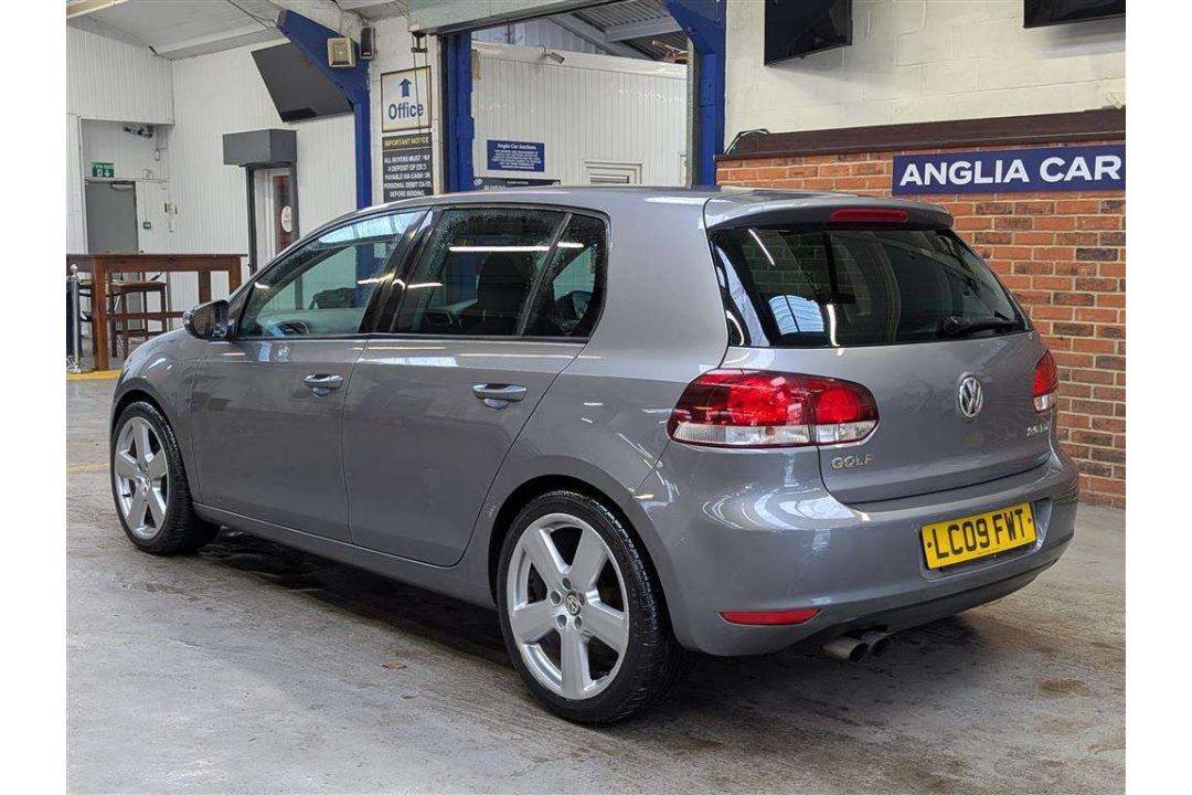 2009 VOLKSWAGEN GOLF GT TDI 140 S-A - Image 6 of 30