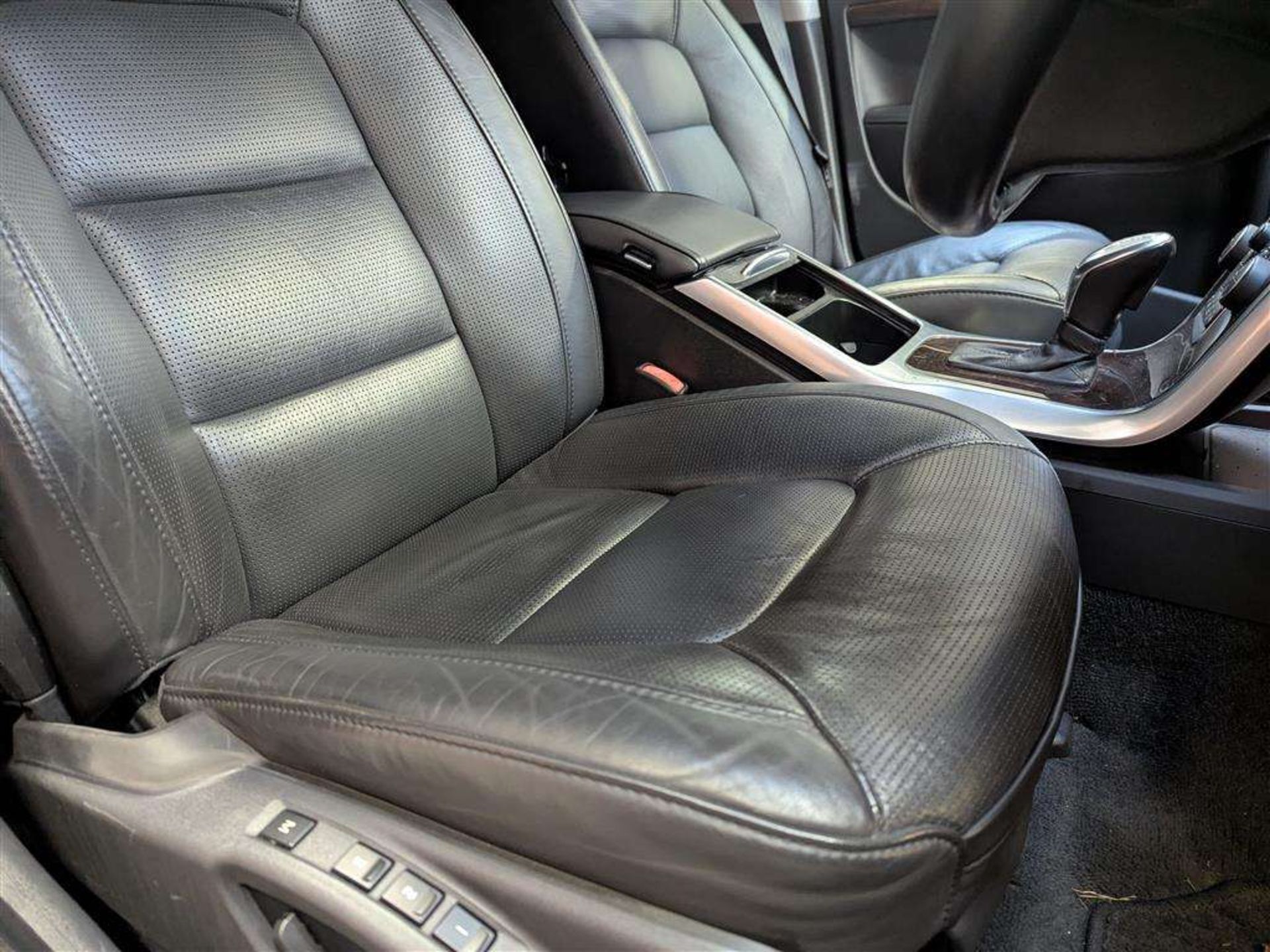 2013 VOLVO V70 SE LUX T5 AUTO - Image 10 of 28
