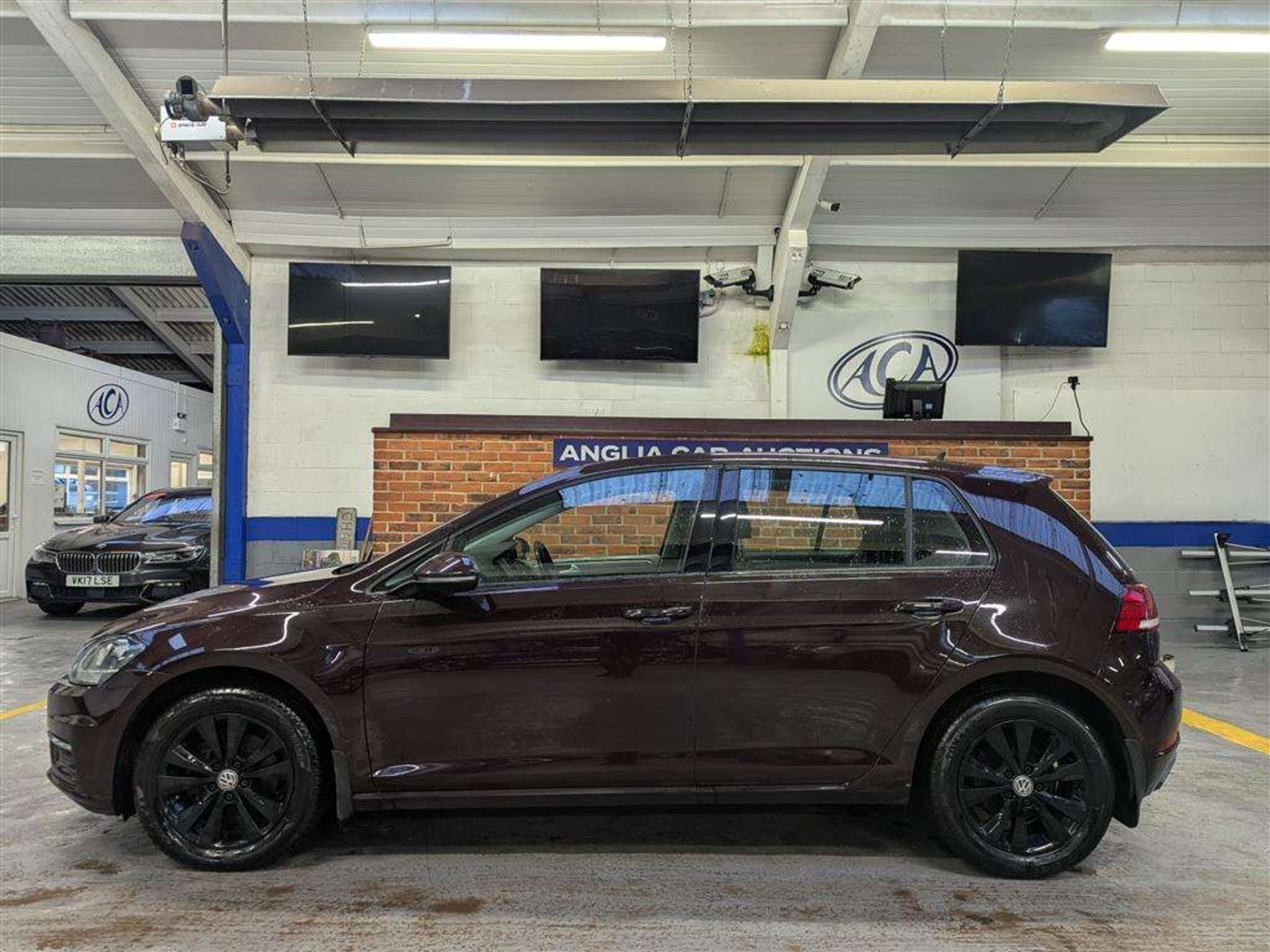 2017 VOLKSWAGEN GOLF SE TDI BMT - Image 2 of 27
