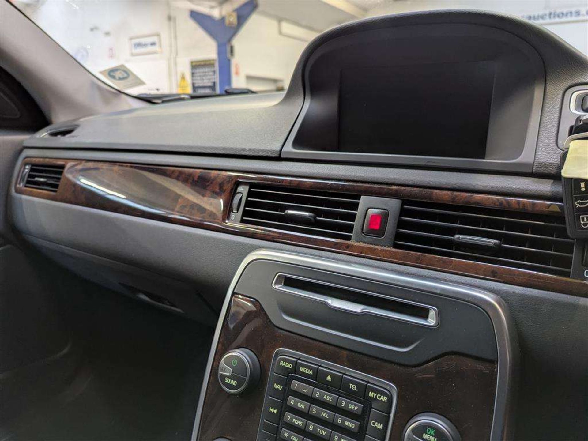 2013 VOLVO V70 SE LUX T5 AUTO - Image 13 of 28