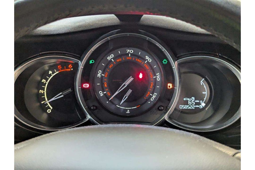 2015 CITROEN DS3 DSTYLE + E-HDI - Image 24 of 26