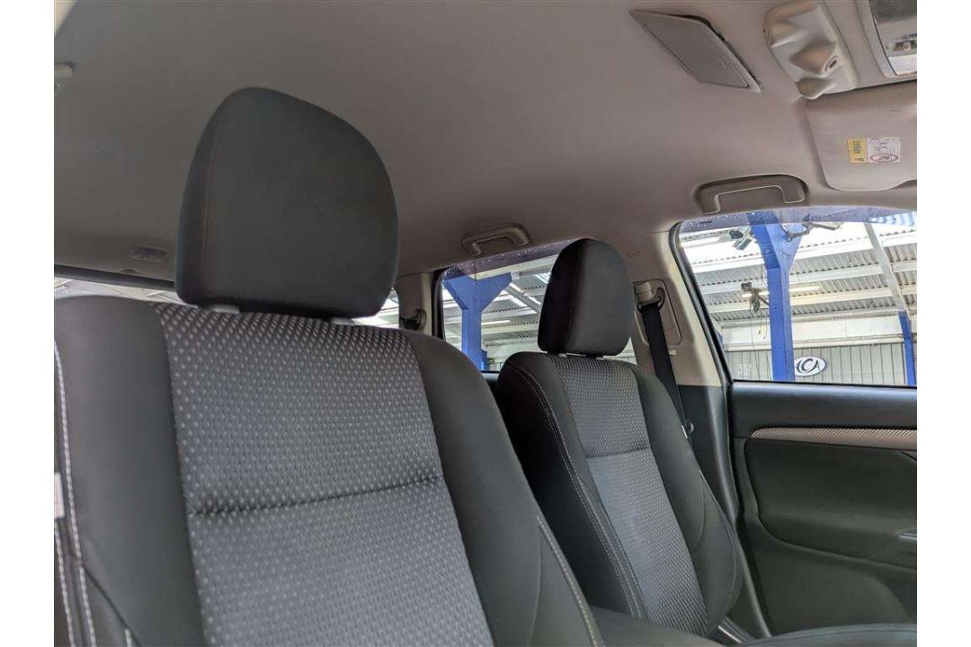 2017 MITSUBISHI OUTLANDER DI-D 3 - Image 10 of 30
