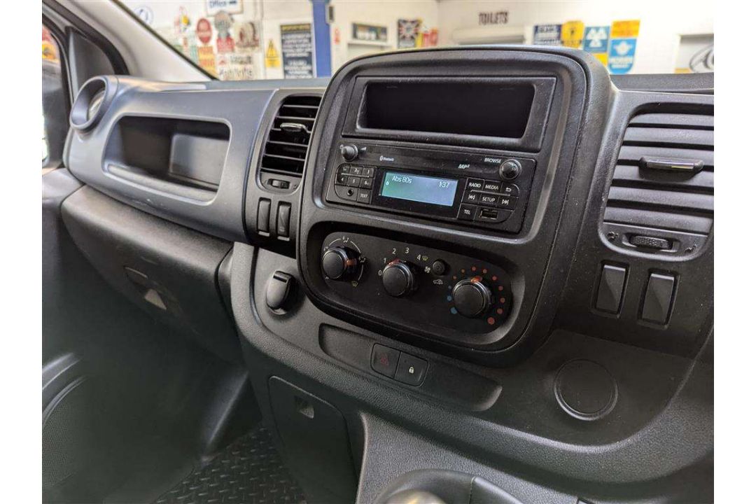 2017 VAUXHALL VIVARO 2700 CDTI - Image 16 of 27