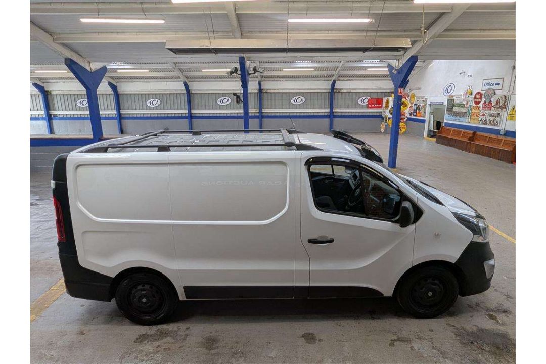 2017 VAUXHALL VIVARO 2700 CDTI - Image 26 of 27