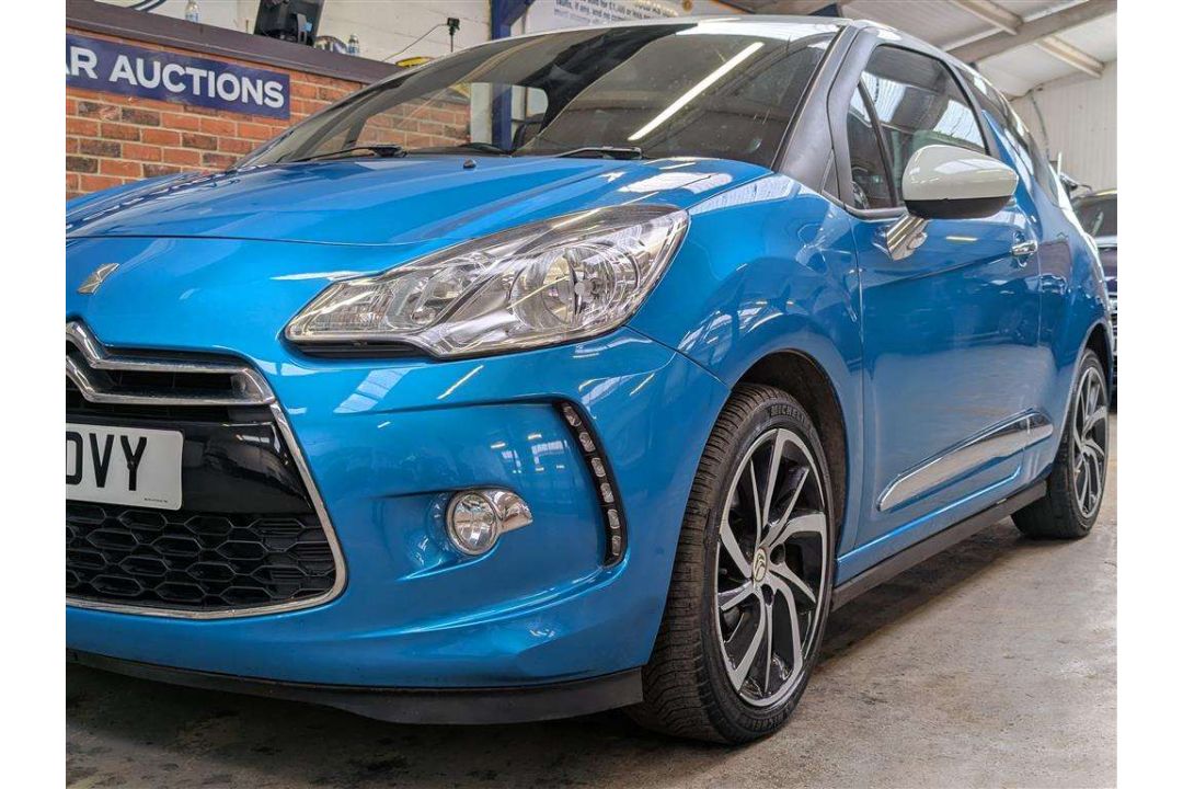 2015 CITROEN DS3 DSTYLE + E-HDI - Image 9 of 26