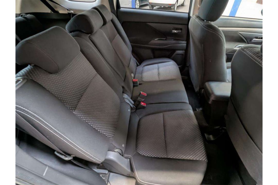 2017 MITSUBISHI OUTLANDER DI-D 3 - Image 12 of 30