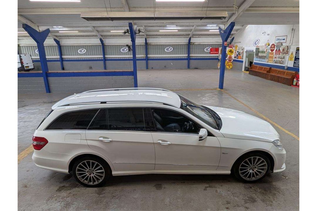 2011 MERCEDES-BENZ E350 SPORT ED125 CDI BLUE - Image 29 of 30