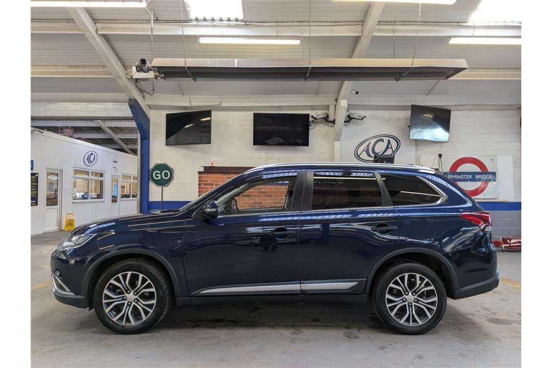2017 MITSUBISHI OUTLANDER DI-D 3 - Image 2 of 30