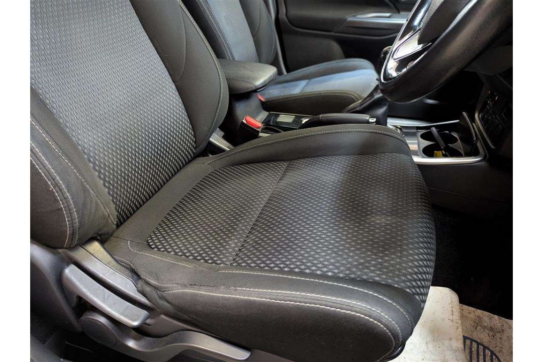 2017 MITSUBISHI OUTLANDER DI-D 3 - Image 11 of 30