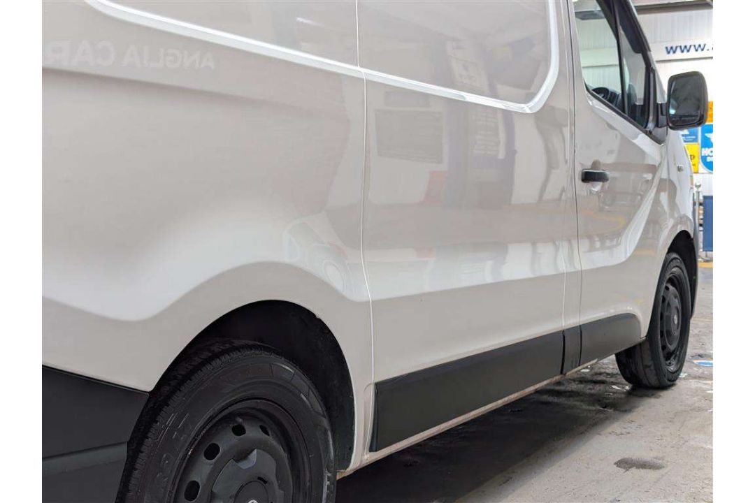 2017 VAUXHALL VIVARO 2700 CDTI - Image 9 of 27