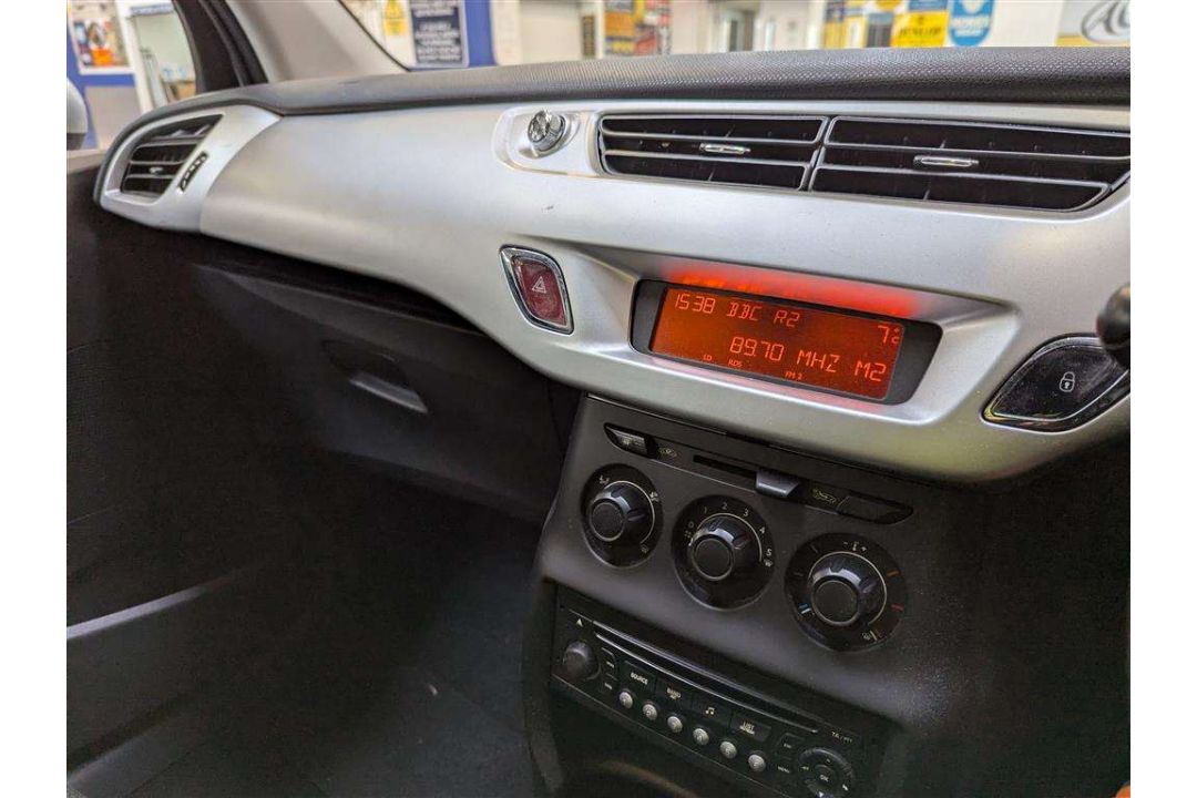 2011 CITROEN C3 VT - Image 24 of 51