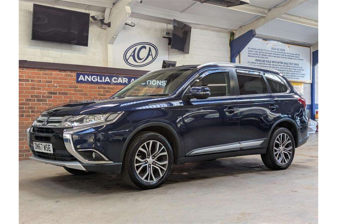 2017 MITSUBISHI OUTLANDER DI-D 3 - Image 1 of 30