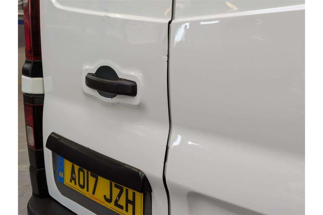 2017 VAUXHALL VIVARO 2700 CDTI - Image 21 of 27