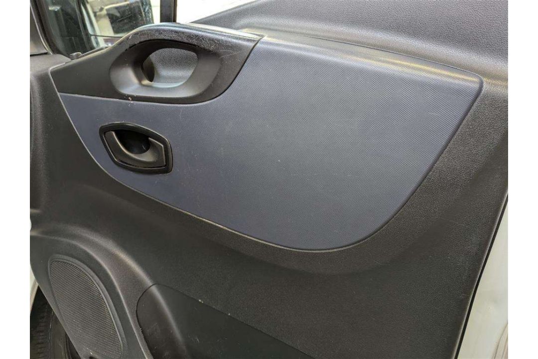 2017 VAUXHALL VIVARO 2700 CDTI - Image 15 of 27