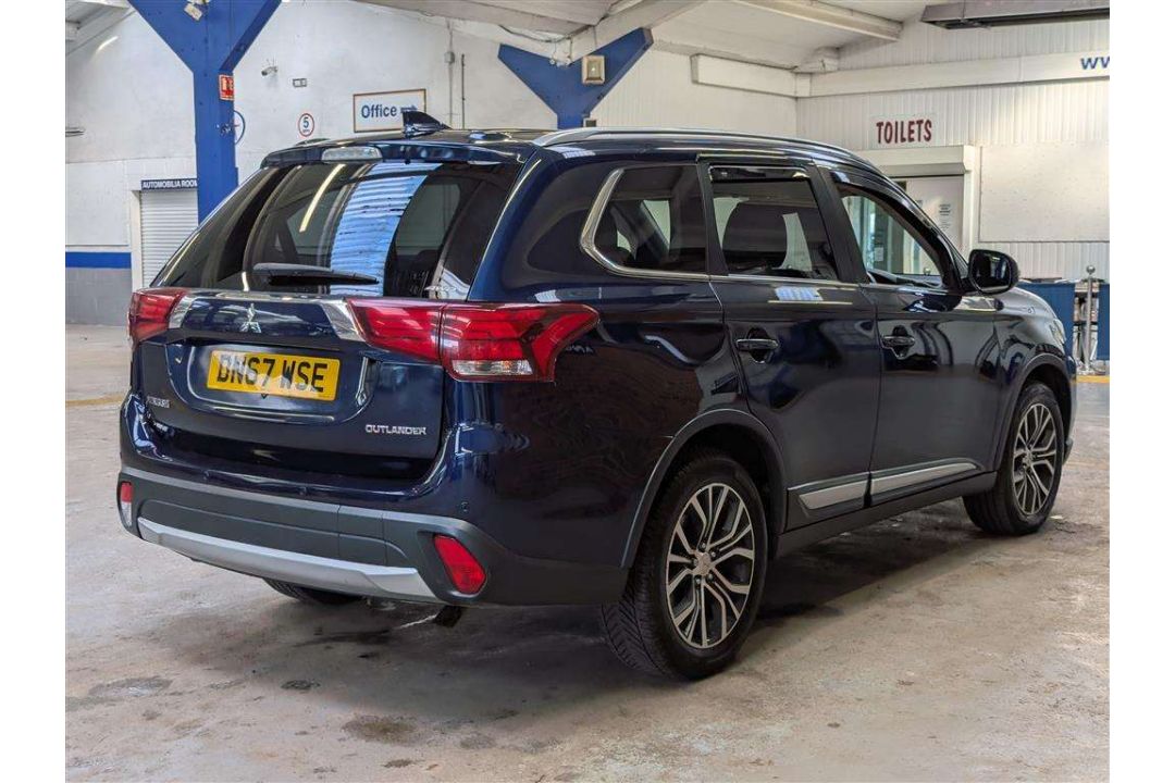 2017 MITSUBISHI OUTLANDER DI-D 3 - Image 6 of 30