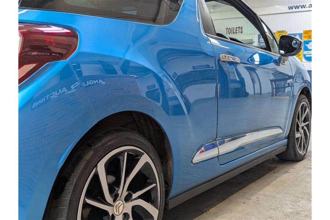 2015 CITROEN DS3 DSTYLE + E-HDI - Image 11 of 26