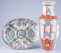 Große Famille-Rose-Vase und Teller, China 19./20. Jahrhundert,