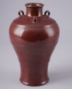 Vase mit eisenroter Glasur, China,