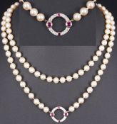 750 Gold Perlenkette mit Rubin- und Diamantbesatz,