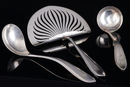 Niederlande 833 Silber Art Deco Fischheber mit 2 Soßenkellen - Fa. J.M. van Kempen & Zoon,