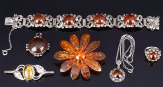 Bernsteinschmuck mit Silber,