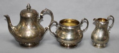Silber. Teekanne, Sahnegießer und Zuckerdose mit ornamentalen Verzierungen und einem