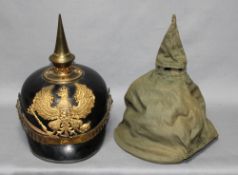 Militaria. Pickelhaube. Preußischer Infanteriehelm. Lederhelm mit Spitze, Tellerbeschlag, Kokarde,