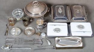 Konvolut Versilbertes, u.a. Becher, Besteckteile, Deckelterrine, Serviettenringe, Teller,