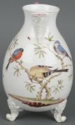 Große Kanne Ludwigsburg 1812 Birnenförmig „Glatt“, auf drei Volutenfüßen, mit kurzer, V-förmiger,