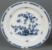 Seltene Platte „Chinoiserie“ Ludwigsburg 1776 Rund gemuldet, mit steigender Wandung und glatter