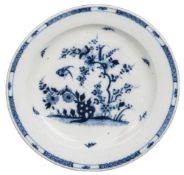 Seltene Platte „Chinoiserie“ Ludwigsburg 1776 Rund gemuldet, mit steigender Wandung und glatter