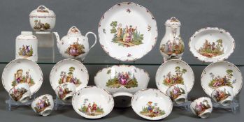 13-tlgs. Teeservice Ludwigsburg 1768-70 Bestehend aus: Eine birnförmige Milchkanne auf drei Füßen (