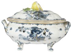 Seltene Doppelhenkelterrine Ludwigsburg 1775 Ovaler bauchig gedrückter Korpus in passiger