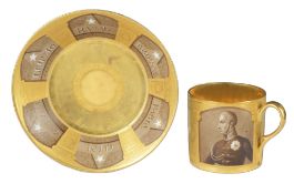 Seltene Gedenktasse mit Unterschale Ludwigsburg 1815 Hohe zylindrische Henkeltasse und tief