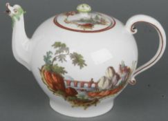 Frühe Teekanne Ludwigsburg 1763 Kugelförmig, sich nach unten verjüngend und leicht ausschwingend,