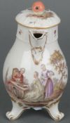 Seltene Kanne „Altozier“ Ludwigsburg 1771 Birnenförmig, auf drei Rocaillefüßen, mit kurzer V-
