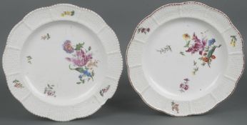 Zwei frühe Teller „Altozier“ Ludwigsburg 1759 Rund gemuldet, mit steigender Wandung, gerippte