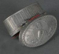 Ovale Tabatière. Deutsch 18. Jh. Zinn, reliefiert mit Porträt, H=3,7 cm, B=7,1 cm, T=4 cm.