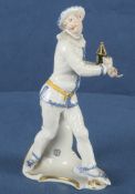 „Pierrot“ aus der Commedia dell'Arte. Nymphenburg 20. Jh. Porzellan, aufwendig bemalt und gold gesä