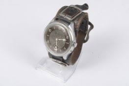 Fliegerarmbanduhr. Schweiz, Longines 1903. Messinggehäuse, hochwertiges Taschenuhr-Ankerwerk, bez. 