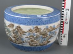 Cachepot. Asien. Porzellan, unterglasurblau und braun bemalt mit Architekturen und Personenstaffage