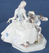 Dame mit Mohr. Meissen 1924-34. Porzellan, bunt bemalt, am Boden unterglasurblaue Schwertermarke, F