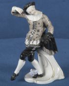 „Scaramuz“ aus der Commedia dell'Arte. Nymphenburg 20. Jh. Porzellan, aufwendig bemalt und gold ges