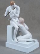 „Flötenspieler“. Rosenthal 1919. Porzellan, teilw. bunt bemalt, am Boden grüne Stempelmarke, Formnr