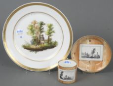 Tasse mit Unterschale. Wien datiert 1804. Porzellan, mit Holzmaserdekor und Grisaille-Malerei, bez.