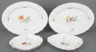 Vier ovale Platten „Altbrandensteinrelief“. Meissen 20. Jh. Porzellan, passend zur Vornummer, am Bo